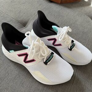 New Balance Women's Fresh Foam Roav V1 Sneaker